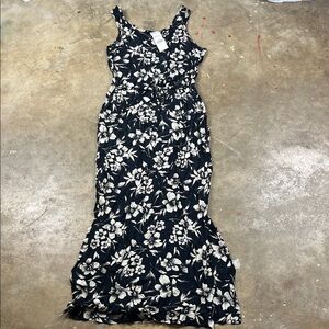 Vintage Old Navy Black and Cream Floral Maxi Dress with side slits NWT
SIZE: 10